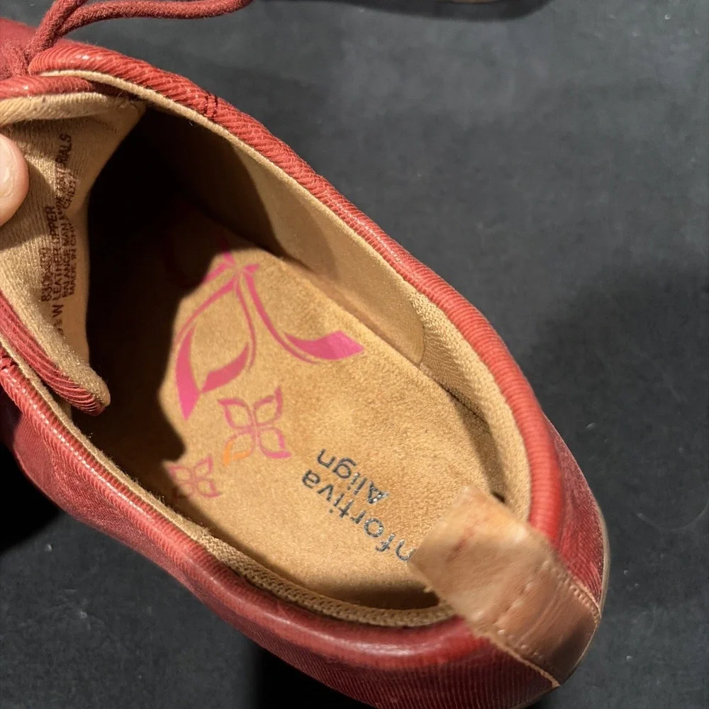 Comfortiva Align Red Leather lace up casual sneakers, women's 9.5W